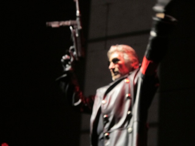 52 Roger Waters The Wall Sydney 2012-02-14.jpg